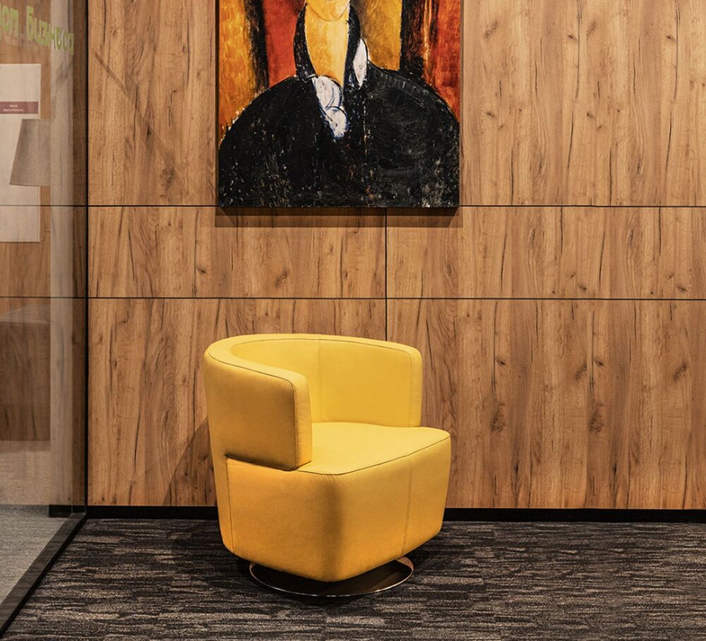 Кресло на поворотном блине