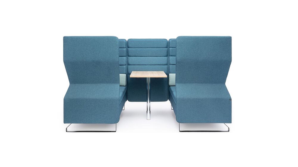 Акустическая кабина с двухместными диванами и столиком